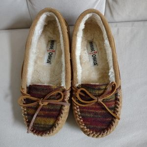 Minnetonka Moccasin Allie Fabric Plug Trapper 7